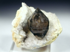 スモーキークォーツ煙水晶原石（オーストラリア・モララ産）