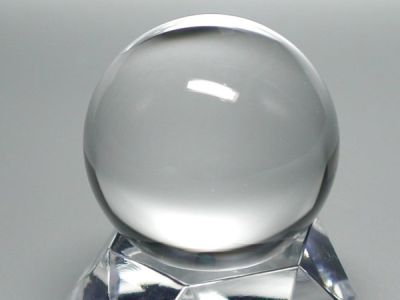 天然水晶 一寸 31.4ミリ 無色、透明、無傷なし 台座付き です - 置物
