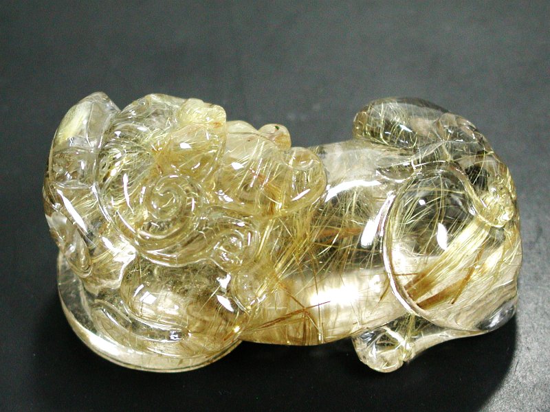 天然水晶彫刻品ゴールデンルチル貔貅(ひきゅう) 135g (73)